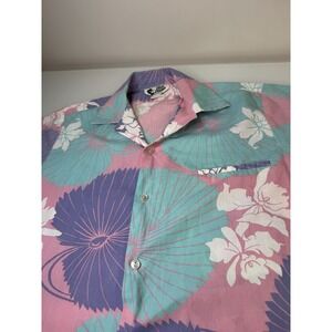 Vintage Hilo Hattie Hawaiian Button Up Shirt Size Medium Pastel Colors Floral